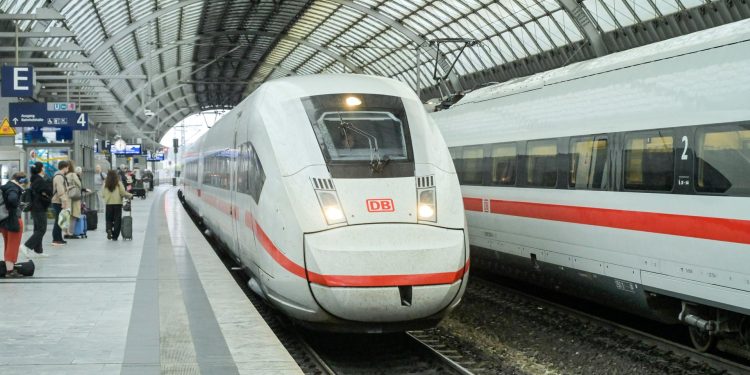 neue-bahnstrategie-–-spd-politikerin:-„die-puenktlichkeitsziele-koennten-ambitionierter-sein“