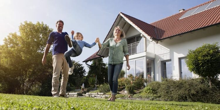 weniger-kinder-wegen-immobilienboom? die-folgen-hoher-hauspreise-fuer-die-familienplanung