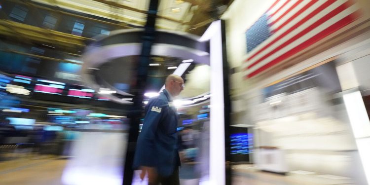 nvidia-schwaechelt,-intel-will-apple-geld,-microsoft-mit-neuem-ki-partner-–-tag-an-der-wall-street