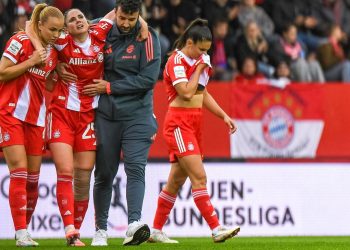 kreuzbandriss-bei-bayerns-co-kapitaenin-zadrazil