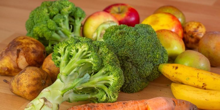 aktionswoche-gegen-verschwendung:-tonnenweise-lebensmittel-im-muell