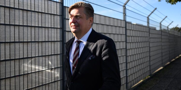 urteil-gegen-ex-mitarbeiter:-fuer-afd-politiker-krah-ist-es-noch-nicht-vorbei