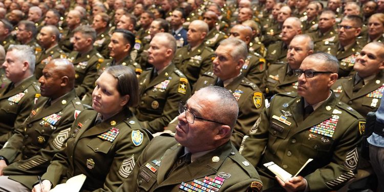 "Feinde im Inneren" bekämpfen: Trump schwört US-Militär auf "Krieg von innen" ein