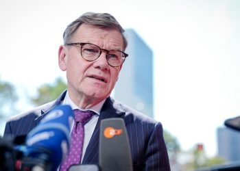 verteidigungspolitik:-wadephul-fuer-„sofortige-wehrpflicht“