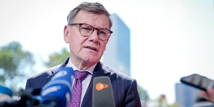 verteidigungspolitik:-wadephul-fuer-„sofortige-wehrpflicht“