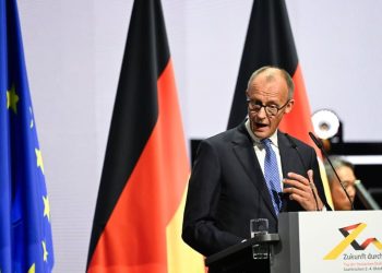 35-jahre-deutsche-einheit-:-merz-mahnt-zu-„kraftanstrengung“-und-„aufbruch“