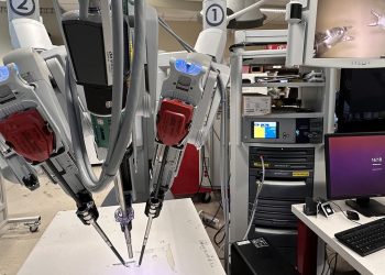 op-roboter-operiert-erstmals-allein-an-schweinekadavern