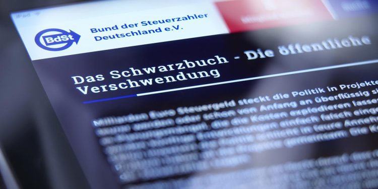 steuerzahlerbund-prangert-verschwendung-oeffentlicher-gelder-an