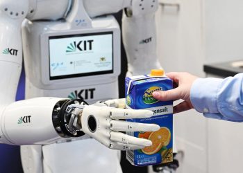 wie-roboter-in-der-pflege-helfen-koennen