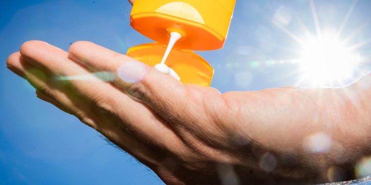 sonnenfalten:-haelt-sonnencreme-unsere-haut-jung?