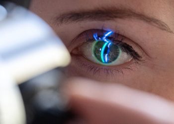 augenheilkunde:-mit-stromimpulsen-gegen-gruenen-star