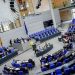 gegensaetze-prallen-im-bundestag-bei-eu-asylreform-aufeinander
