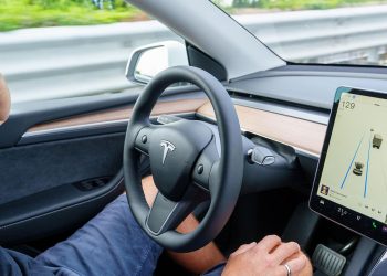 neue-us-ermittlungen-zu-teslas-„autopilot“-software