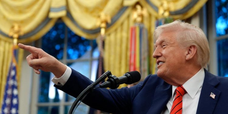 trump-kuendigt-extra-zoelle-von-100-prozent-fuer-china-an