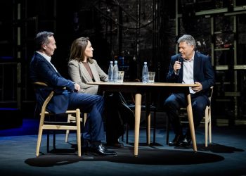 auftritt-im-berliner-ensemble:-habeck-auf-oeffentlicher-rollen-suche