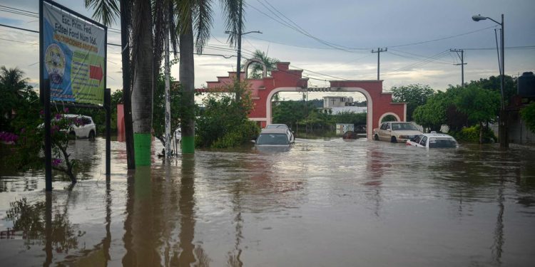 mindestens-37-tote-nach-heftigen-regenfaellen-in-mexiko