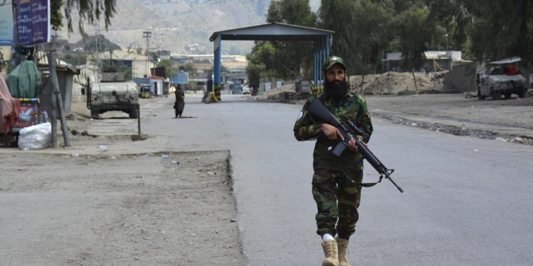 nach-luftangriff-auf-kabul:-grenzgefechte-zwischen-pakistan-und-afghanistan