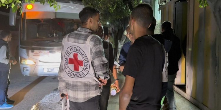 rotes-kreuz-wartet-auf-israelische-geiseln