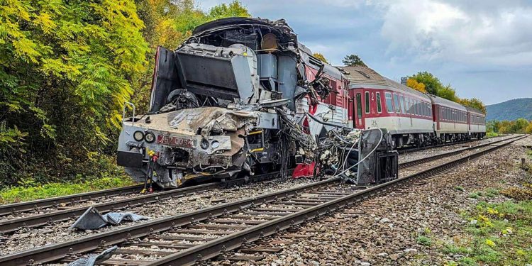 zahlreiche-verletzte-bei-zugunglueck-in-der-slowakei