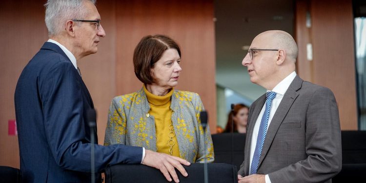 die-deutschen-geheimdienstchefs-warnen-deutlich-vor-russland