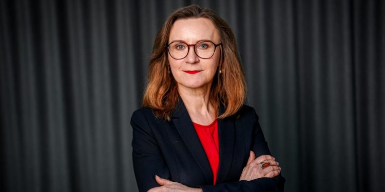 db-cargo:-evg-fordert-abberufung-von-vorstaendin-nikutta