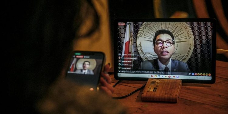 madagaskars-praesident-rajoelina-„an-sicheren-ort“-gefluechtet