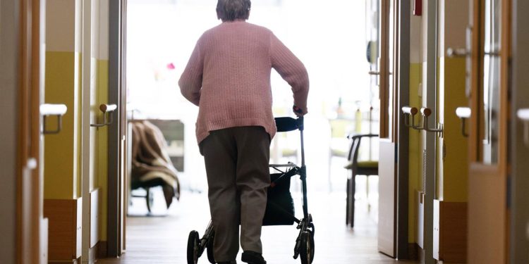 bund-laender-kommission:-pflegereform-vorschlaege-stossen-auf-kritik