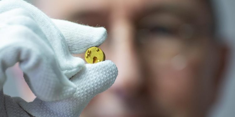 goldenes-minischloss-aus-der-roemerzeit-gefunden