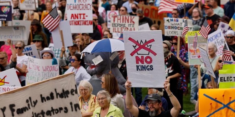 „no-kings“-proteste:-demonstrationen-gegen-trump-in-vielen-us-staedten