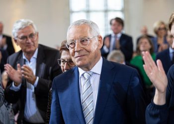 putin-kritiker-schloegel-erhaelt-friedenspreis-des-deutschen-buchhandels