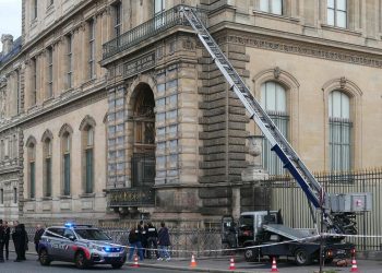 diebe-erbeuten-schmuck-aus-dem-louvre