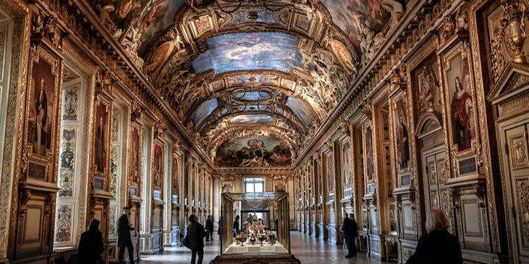 so-gelang-der-einbruch-in-das-kunstmuseum-louvre-in-paris