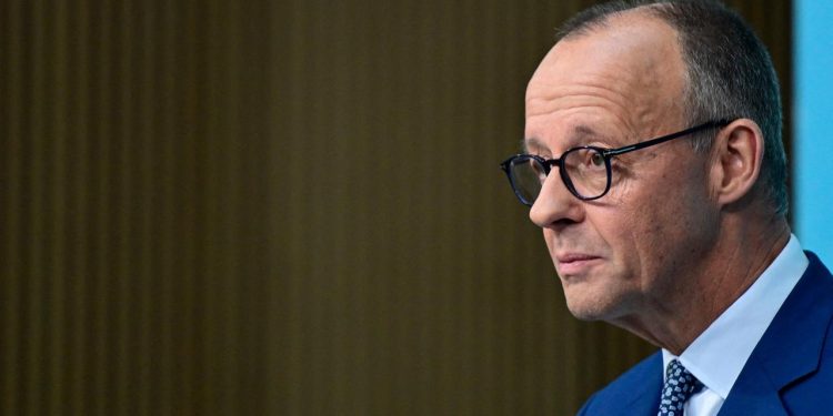 stadtbild-debatte:-merz-sieht-migranten-als-„unverzichtbaren-bestandteil“
