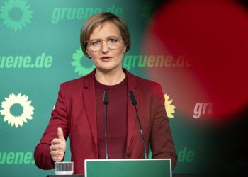 gruenen-chefin-brantner-wirft-merz-fuehrungsschwaeche-vor