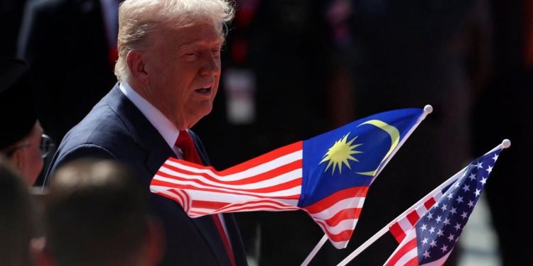 trump-nimmt-zum-auftakt-seiner-asien-reise-an-asean-gipfel-teil
