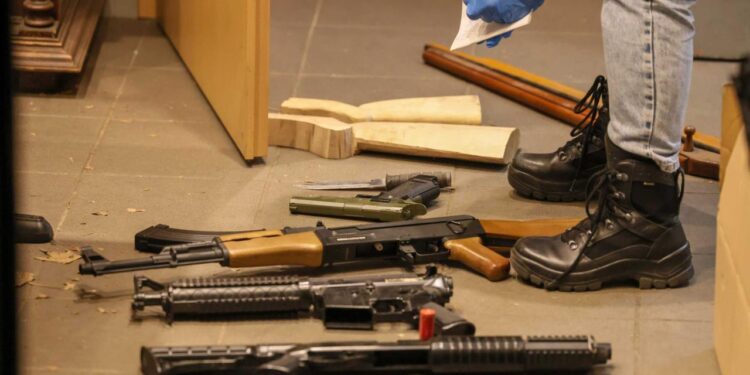 nordrhein-westfalen:-festnahmen-nach-sek-einsatz-und-waffenfund