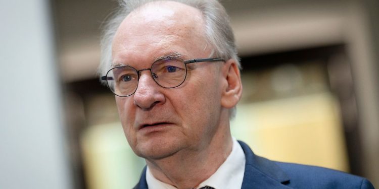 Umfragehoch der AfD: Haseloff: Wenn wir als CDU nicht stehen, kippt das ganze System