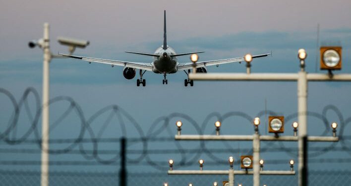 flugbetrieb-am-ber-wegen-drohnensichtung-zwei-stunden-unterbrochen
