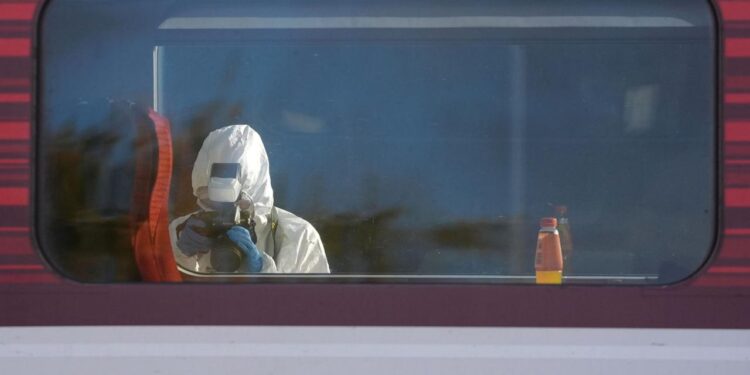 nur-noch-ein-tatverdaechtiger-nach-messerattacke-in-zug-in-england