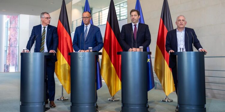 gipfel-im-kanzleramt:-merz-will-deutsche-stahlindustrie-schuetzen