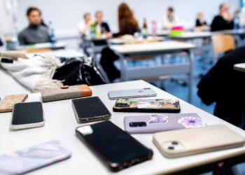 ueberblicksstudie:-so-sinnvoll-ist-ein-handyverbot-in-schulen
