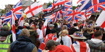 grossbritannien:-falschbehauptungen-befeuern-proteste-gegen-asylpolitik