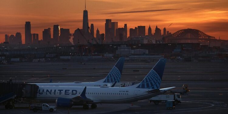 haushaltssperre-in-den-usa-fuehrt-zu-hunderten-flugausfaellen