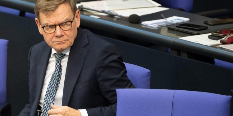 defekt-an-regierungsflieger:-wadephul-muss-suedamerika-reise-umplanen