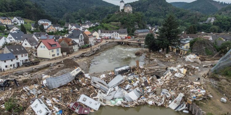 unwetterschaeden-kosten-den-industrielaender-immer-mehr-wohlstand