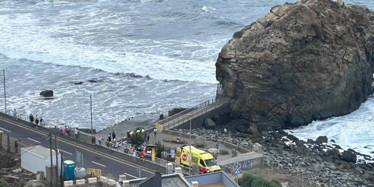 drei-tote-durch-riesenwellen-auf-teneriffa