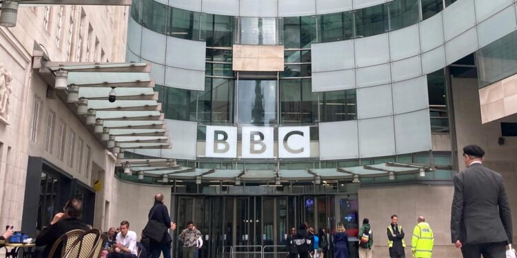 bbc-chef-tritt-nach-kritik-an-bearbeitung-von-trump-aussagen-zurueck