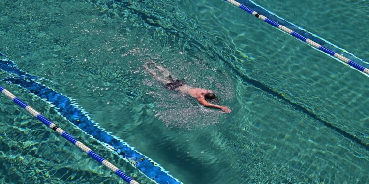 gesundheit:-regelmaessiges-schwimmtraining-foerdert-hirnleistung