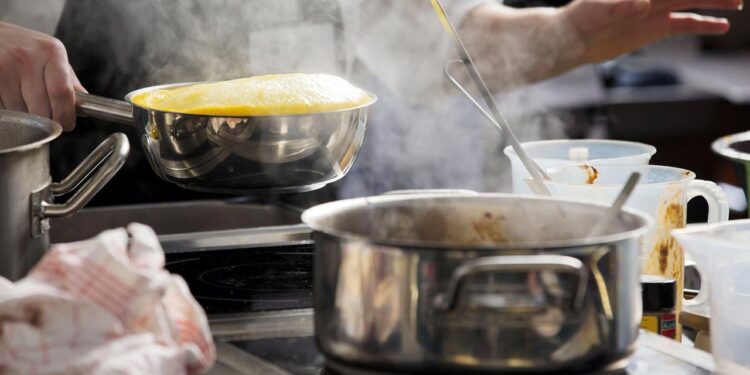 wie-azubis-aus-vietnam-von-vermittlungsfirmen-ausgebeutet-werden