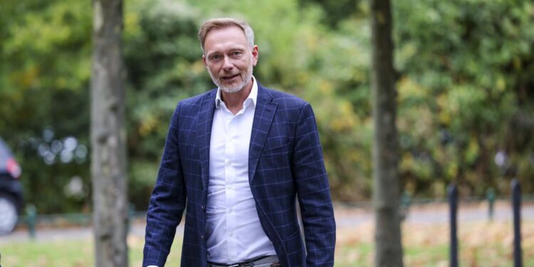 ex-minister-lindner-wechselt-als-manager-in-autobranche